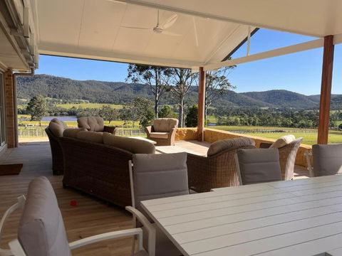 HighGrove Lodge, Luxury Hunter Valley House With Views, Solar-heated Pool, Space - Holiday Great Ocean Road 0