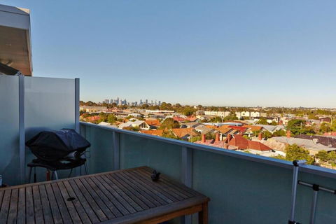 Highview On High St - A Balcony Haven In Northcote - Holiday Great Ocean Road 1