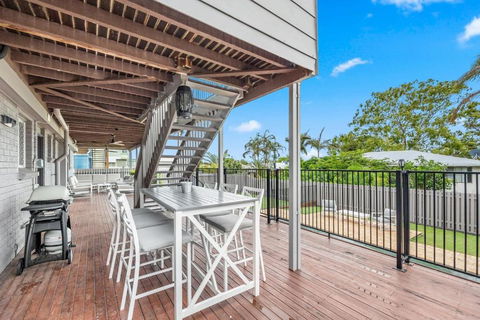 Hillcrest House - A Poolside Retreat On The Coast - Holiday Great Ocean Road 2