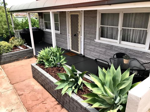 HILLSIDE HAVEN CHARMING C1920 COTTAGE Pet Friendly Sleeps 1 - 6 - Holiday Great Ocean Road 1