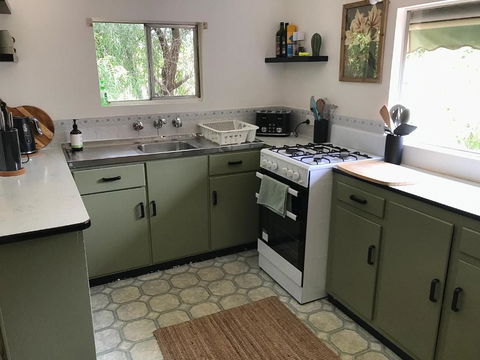 HILLSIDE HAVEN CHARMING C1920 COTTAGE Pet Friendly Sleeps 1 - 6 - Holiday Great Ocean Road 3