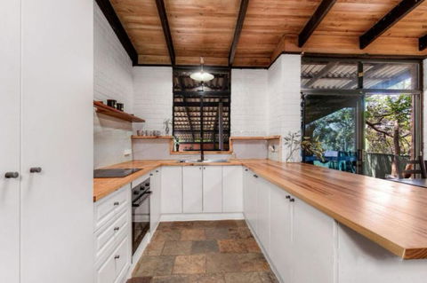 Hillside Retreat- Your Tranquil Home Away - Holiday Great Ocean Road 2