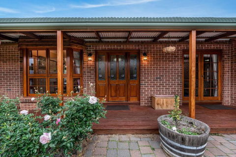 Hilltop Retreat, Water Views - Holiday Great Ocean Road 0