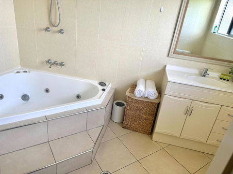 Hinchinbrook Resorts Management Pty Ltd - Holiday Great Ocean Road 3