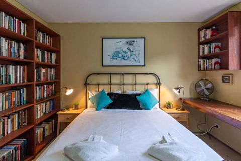 Hip Inner-City Living In Vibrant Erskineville - Holiday Great Ocean Road 3