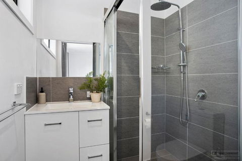 Hobart 4 Bedroom Cosy Stayz - Holiday Great Ocean Road 3