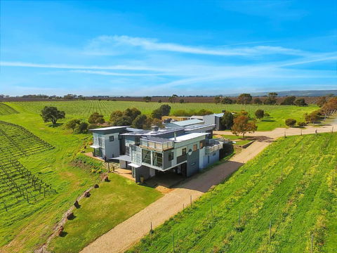 Hotel California Road At Inkwell Wines - Holiday Great Ocean Road 0