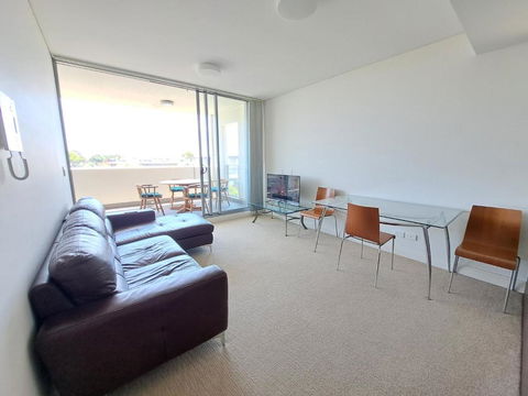 Hurstville Luxe 1BR Above Shops & Nr Train, Game Console & Free Netflix - Holiday Great Ocean Road 2