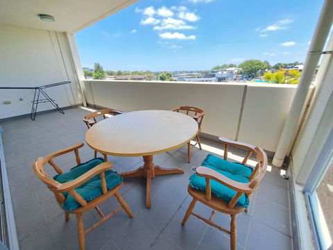 Hurstville Luxe 1BR Above Shops & Nr Train, Game Console & Free Netflix - Holiday Great Ocean Road 3