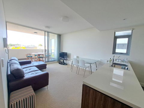 Hurstville Luxe 1BR Above Shops & Nr Train, Game Console & Free Netflix - Holiday Great Ocean Road 1