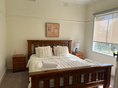Homey Beach Cottage With Spa, Walk To Beach - Holiday Great Ocean Road 1