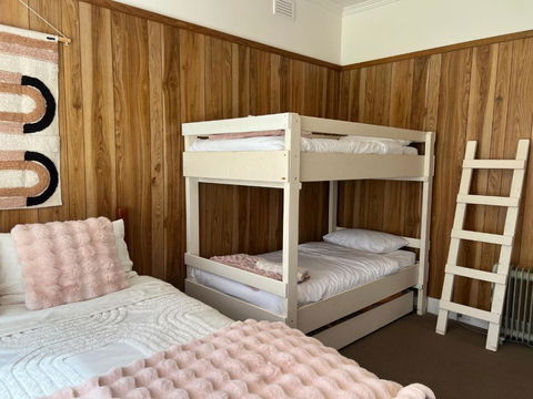 Homey Beach Cottage With Spa, Walk To Beach - Holiday Great Ocean Road 3