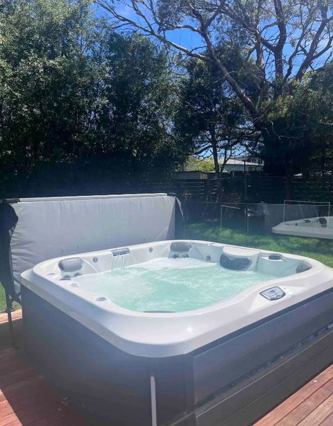 Homey Beach Cottage With Spa, Walk To Beach - Holiday Great Ocean Road 0