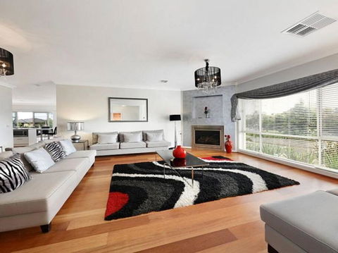Huge Luxury Home! Mount Waverley - Holiday Great Ocean Road 0