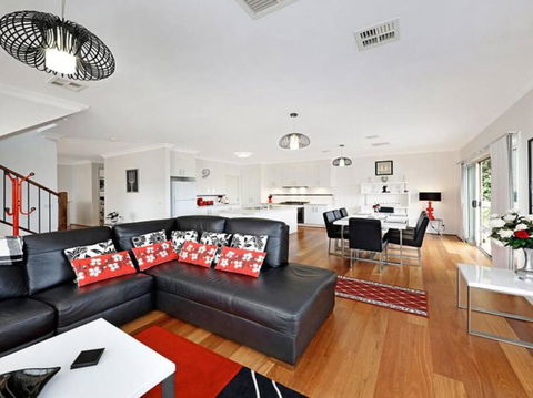 Huge Luxury Home! Mount Waverley - Holiday Great Ocean Road 2
