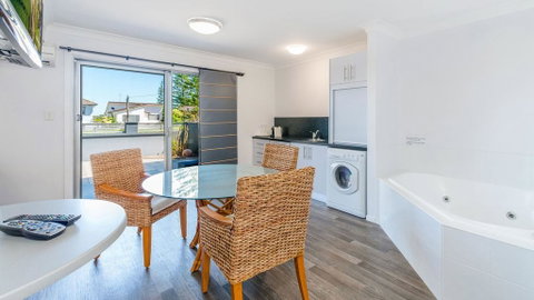 Adrift Apartments - Holiday Great Ocean Road 3
