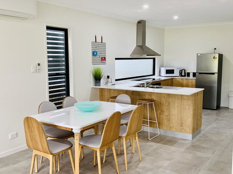 AIRLIE BEACH Delight. Hop, Skip Jump To Everything - Holiday Great Ocean Road 2