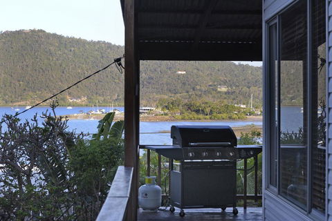 Airlie Getaway - Airlie Beach - Holiday Great Ocean Road 1