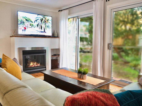 Alice's Palace, 2-minute Walk To Lifeguard Patrolled Surf Beach - Holiday Great Ocean Road 1