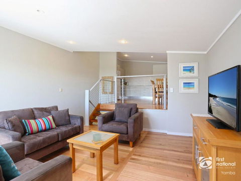 Angourie Blue 1 - Great Ocean Views - Surfing Beaches - Holiday Great Ocean Road 2
