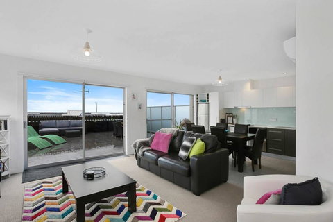 APOLLO 13 PENTHOUSE - Free Wifi & Huge Terrace! - Holiday Great Ocean Road 0