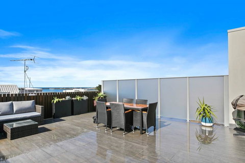 APOLLO 13 PENTHOUSE - Free Wifi & Huge Terrace! - Holiday Great Ocean Road 3