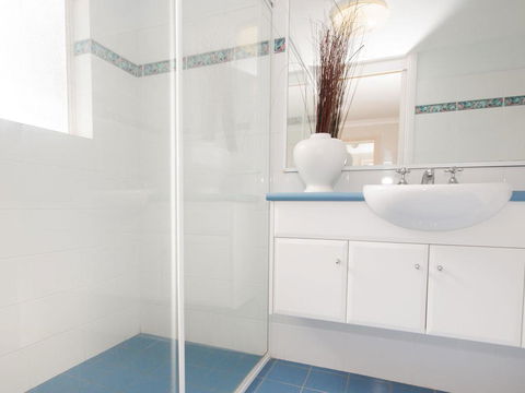 Aquarius Apartment 4 - Holiday Great Ocean Road 3