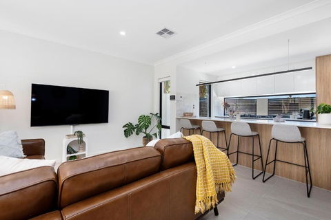 Luxury Urban Retreat - Holiday Great Ocean Road 3