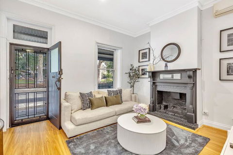 Main Street Terrace - An Elegant Urban Escape - Holiday Great Ocean Road 2