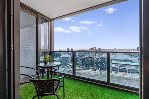 Marvel Stadium Views In Melbourne CBD - Holiday Great Ocean Road 0