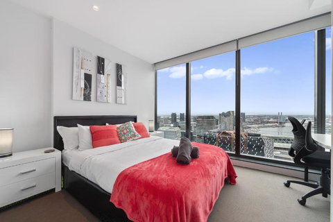 Marvel Stadium Views In Melbourne CBD - Holiday Great Ocean Road 3