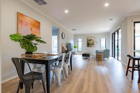 Modern 5bedrooms Clyde Home - Holiday Great Ocean Road 1