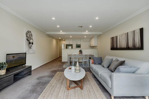 Modern Apartment In The Heart Of Canberra - Holiday Great Ocean Road 2