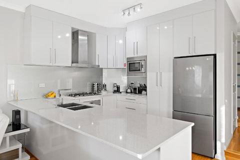 Modern Scarborough Townhouse - Holiday Great Ocean Road 3
