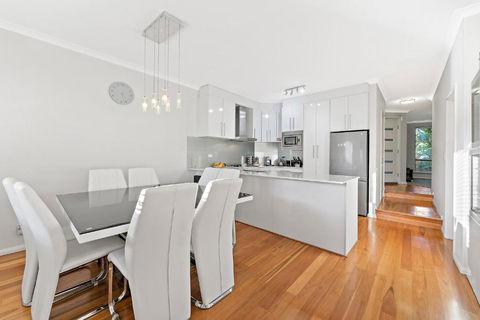 Modern Scarborough Townhouse - Holiday Great Ocean Road 0