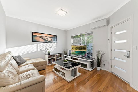 Modern Scarborough Townhouse - Holiday Great Ocean Road 1