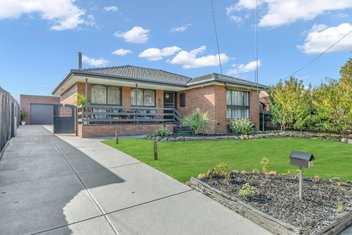 Newly Renovated House Near Melbourne Airport with Holiday Great Ocean Road