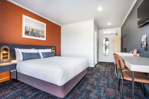 Nightcap At Horse & Jockey Hotel Warwick - Holiday Great Ocean Road 3