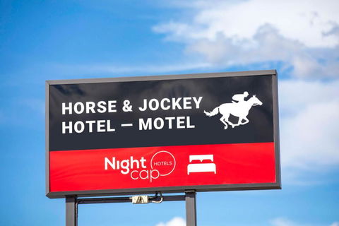 Nightcap At Horse & Jockey Hotel Warwick - Holiday Great Ocean Road 2