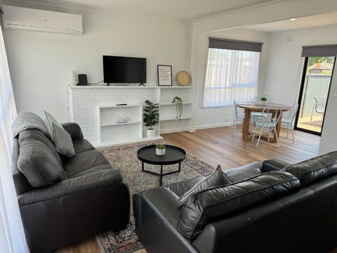 Nth Central 4BR Reno W WiFi - Holiday Great Ocean Road 0