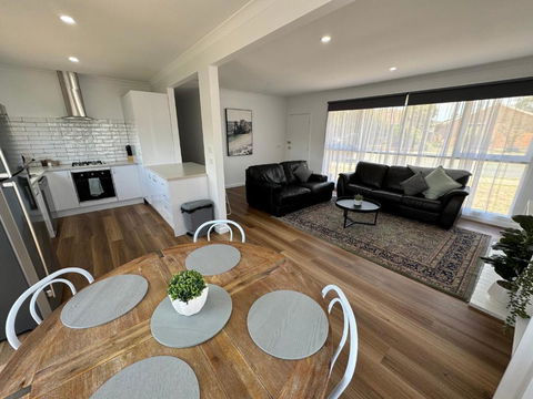 Nth Central 4BR Reno W WiFi - Holiday Great Ocean Road 1