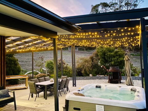 Ocean Views, Spacious & Private, Hot Hub - Holiday Great Ocean Road 0