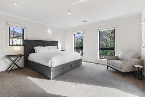 Perfectly Located 4-Bed House In Kensington - Holiday Great Ocean Road 1