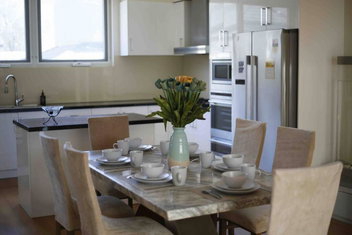 Perfectly Modern Living Home In Burwood with Holiday Great Ocean Road