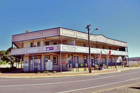 Pingelly Hotel - Holiday Great Ocean Road 2