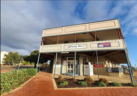 Pingelly Hotel - Holiday Great Ocean Road 3