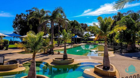 Plover Executive Deluxe Villa 25 - Holiday Great Ocean Road 1