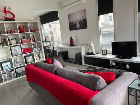 Radiance - Chic Fitzroy Street Apartment - Holiday Great Ocean Road 0