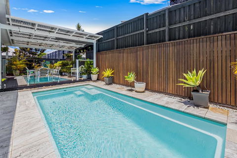 Premium 4-Bed Coastal Escape With BBQ And Pool - Holiday Great Ocean Road 1