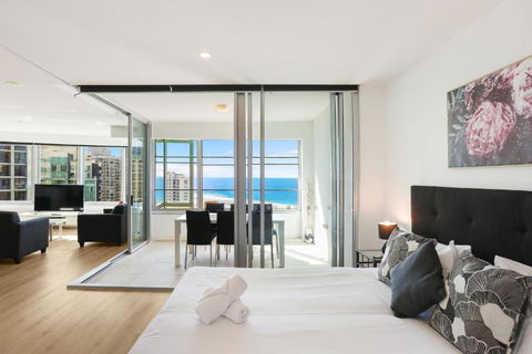 Q Tower Amazing Ocean Views 22nd Level Heated Pools Sleeps 6 - Optimise BNB - Holiday Great Ocean Road 1